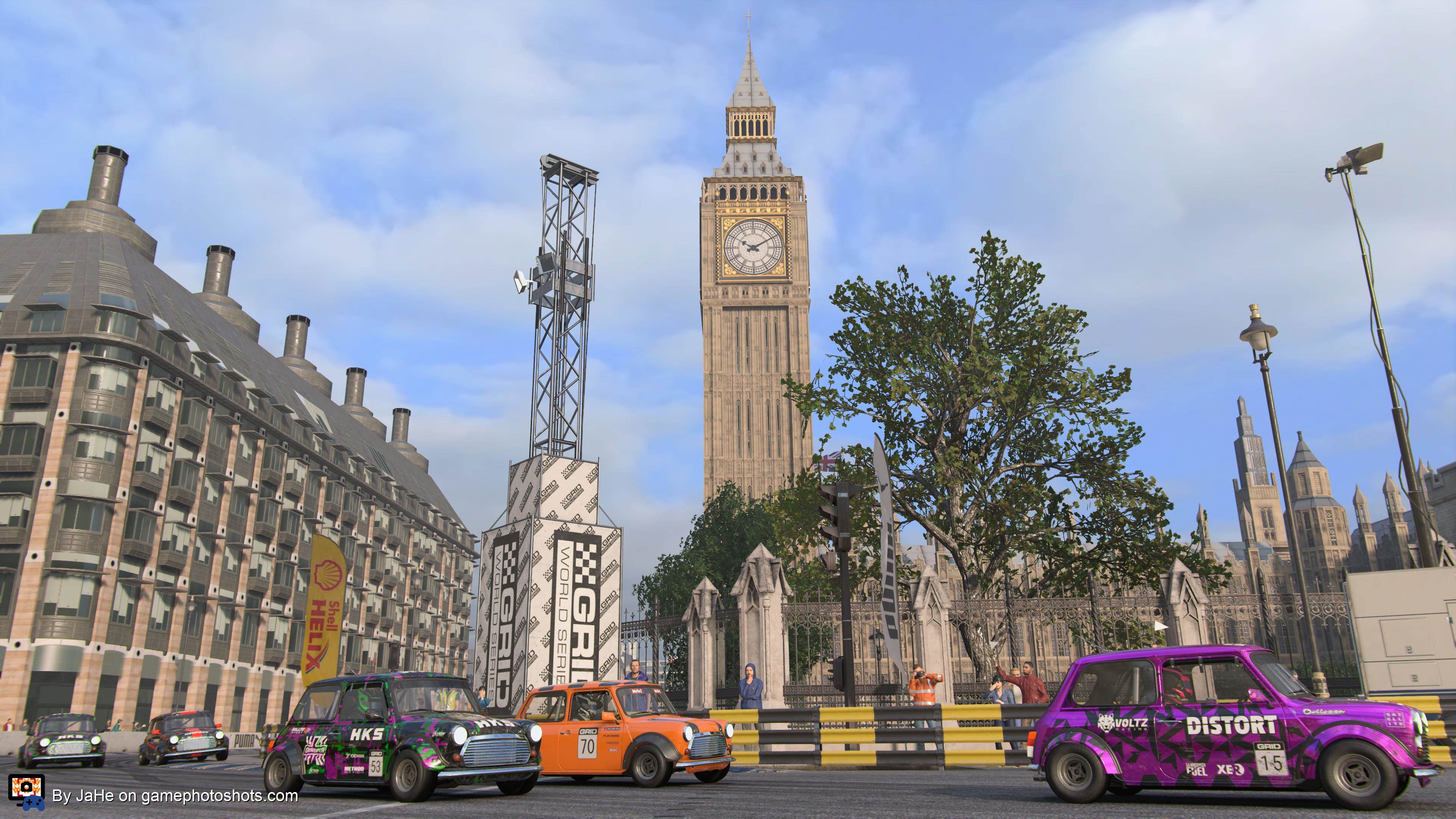 Mini race around the Big Ben in London