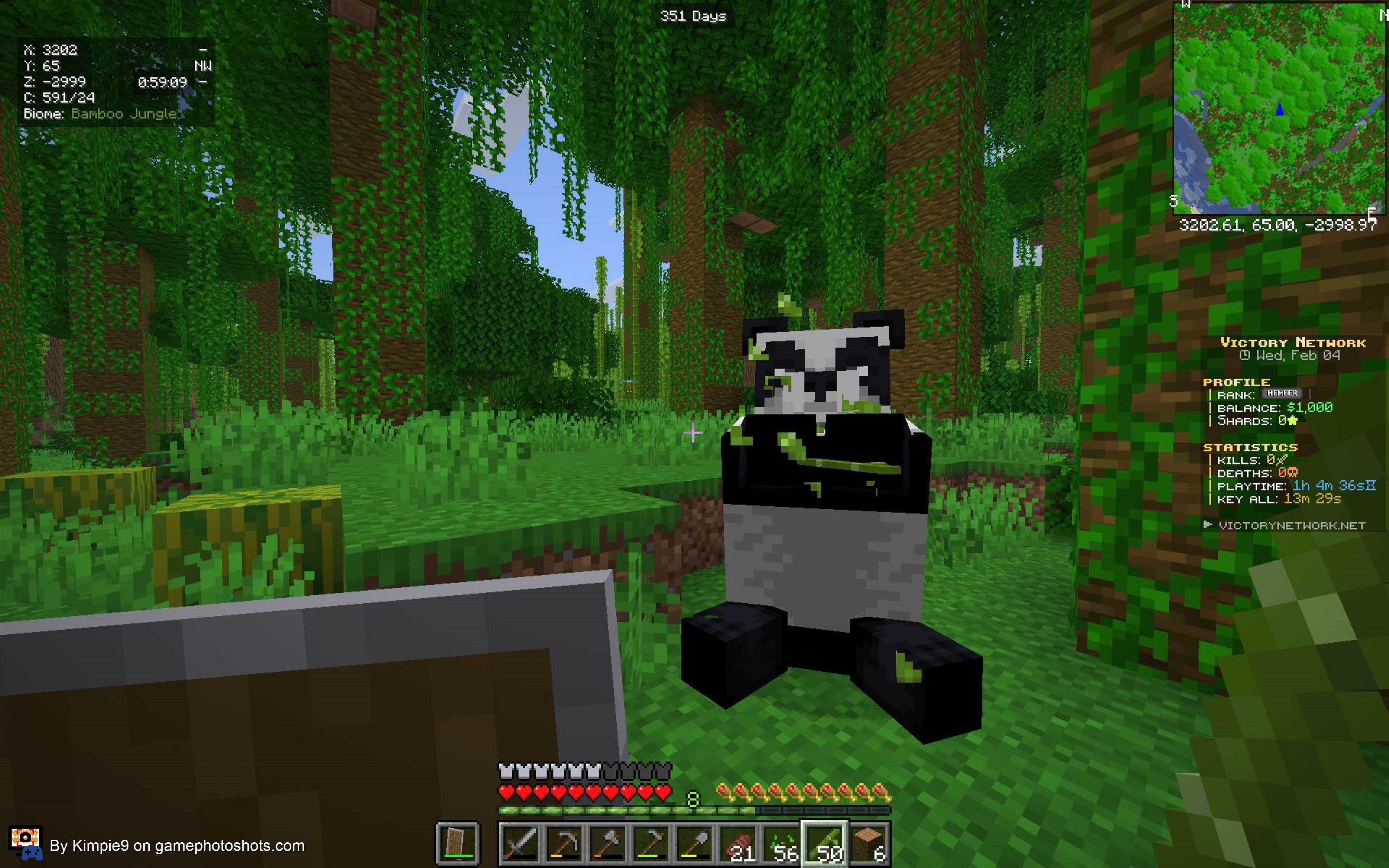Minecraft Panda eating bamboo